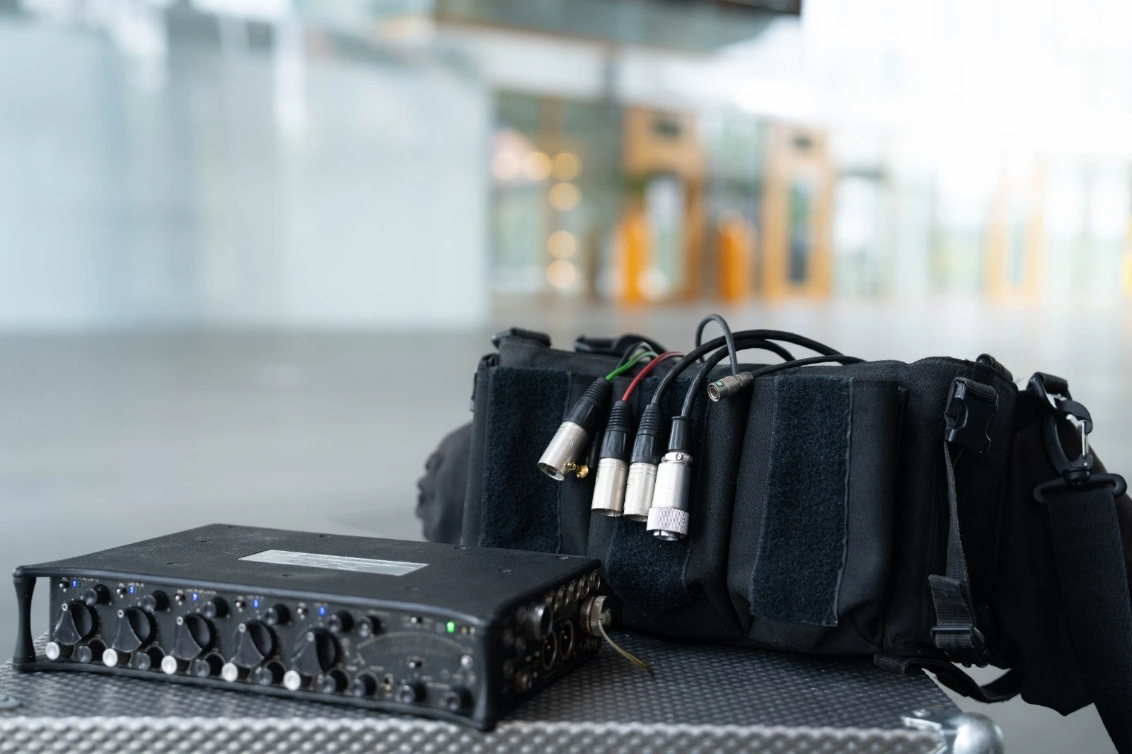 Sound Devices 552 Feldmischer / Recorder mit Kabeln und Tasche