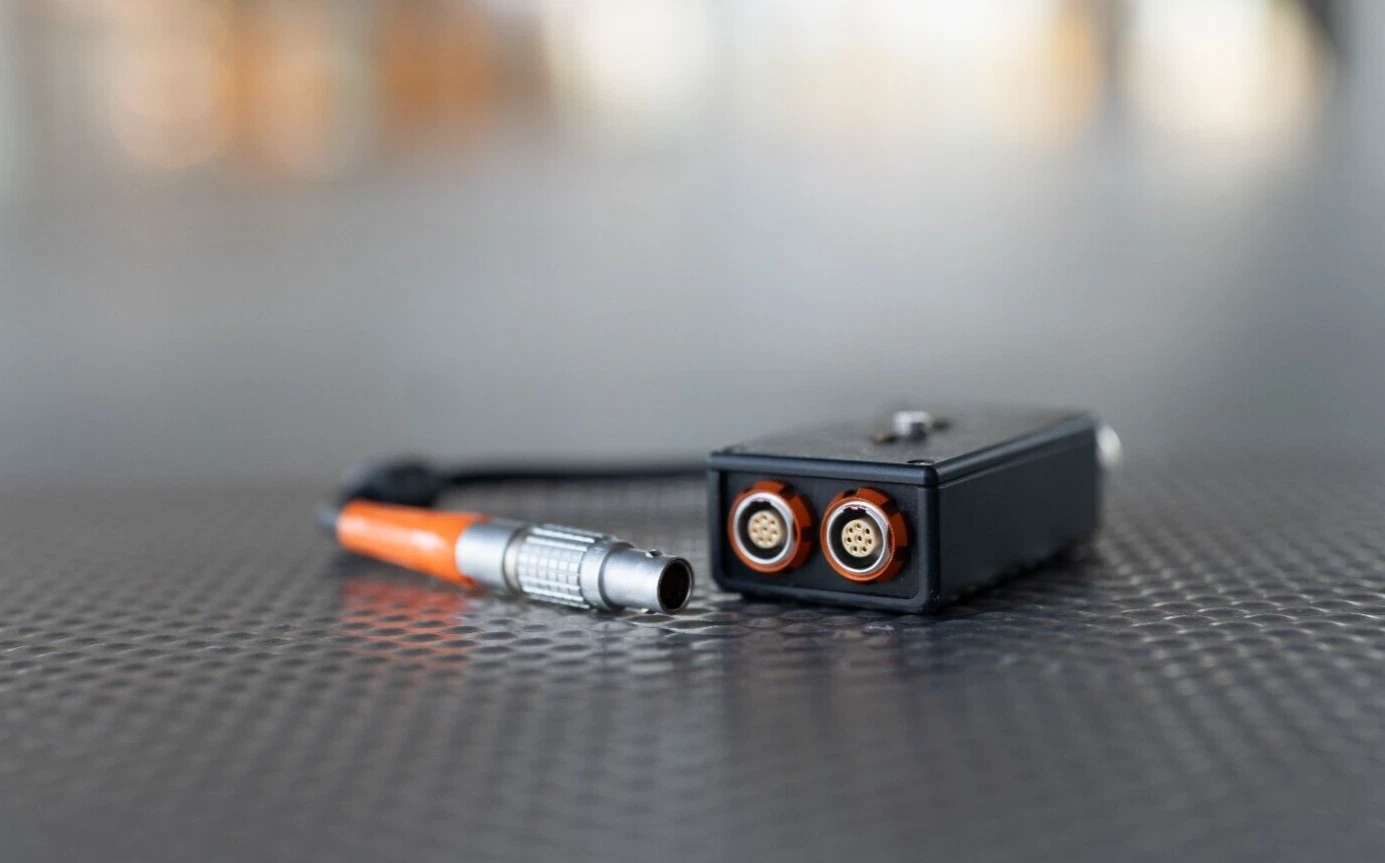Cmotion CBUS-Splitter, Lemo 8-polig auf 3× 8-polig